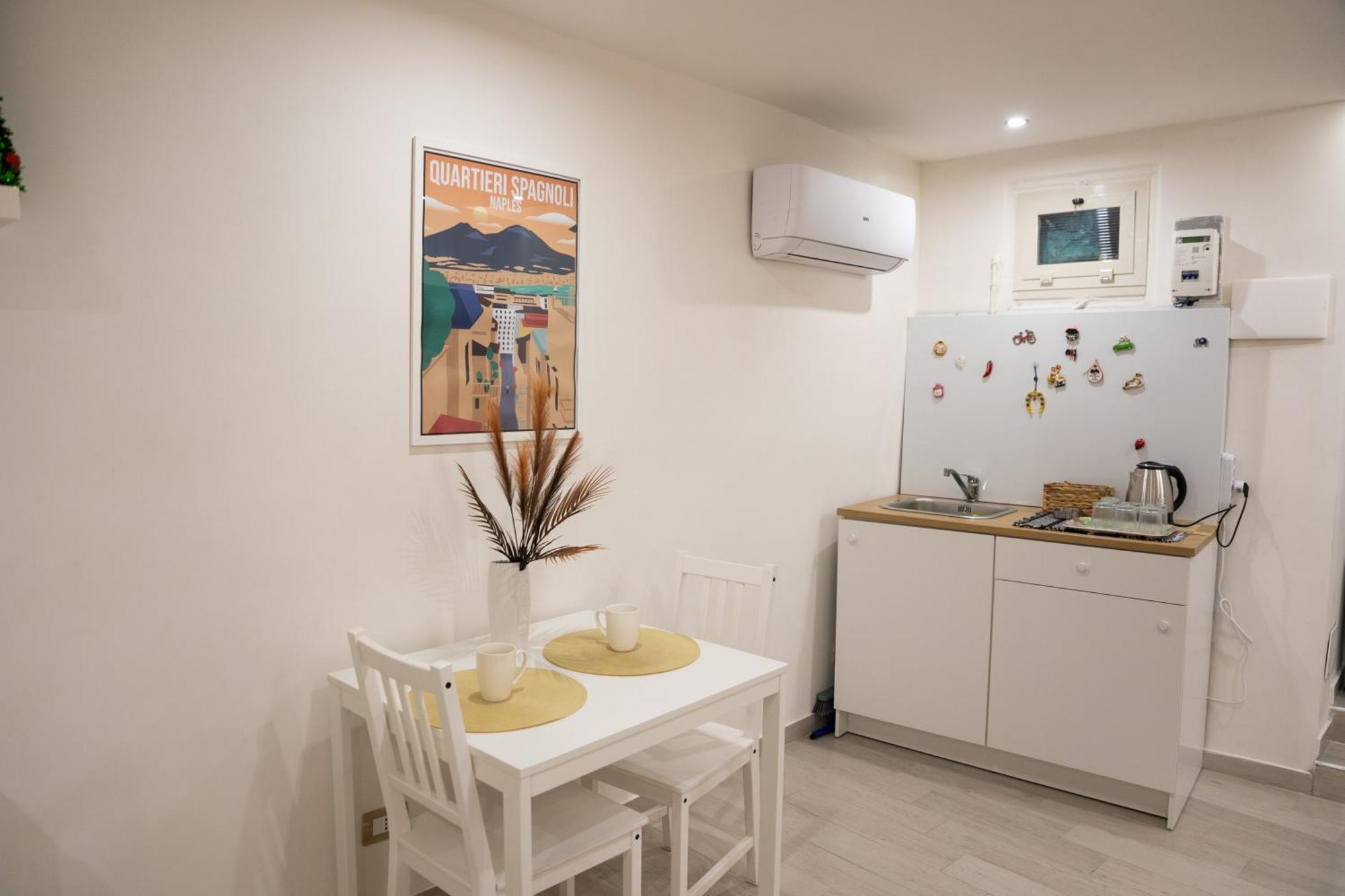Il Basso Mini Apartment Неаполь Экстерьер фото